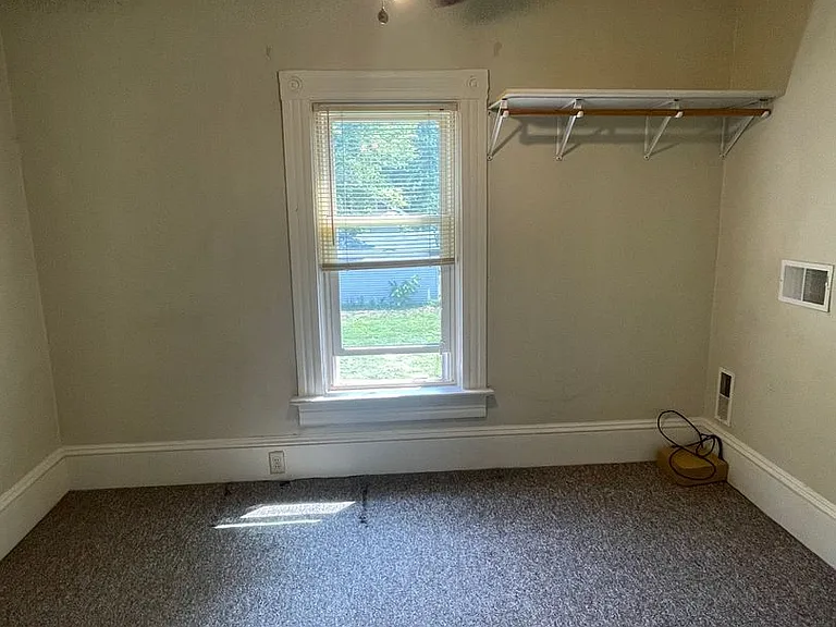 421 Scott Ave — Photo 7