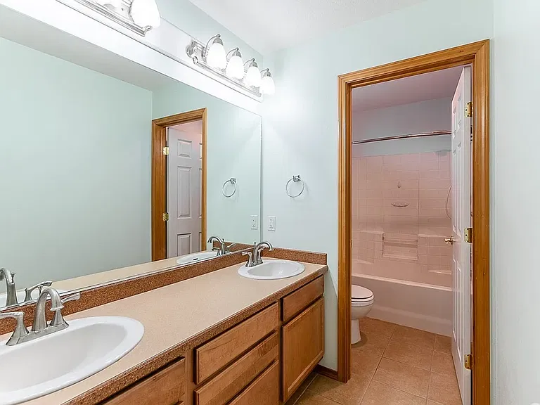 402 E Tanglewood Dr — Photo 18