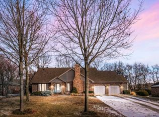 2105 Berrywood Ln, Bloomington, IL 61704