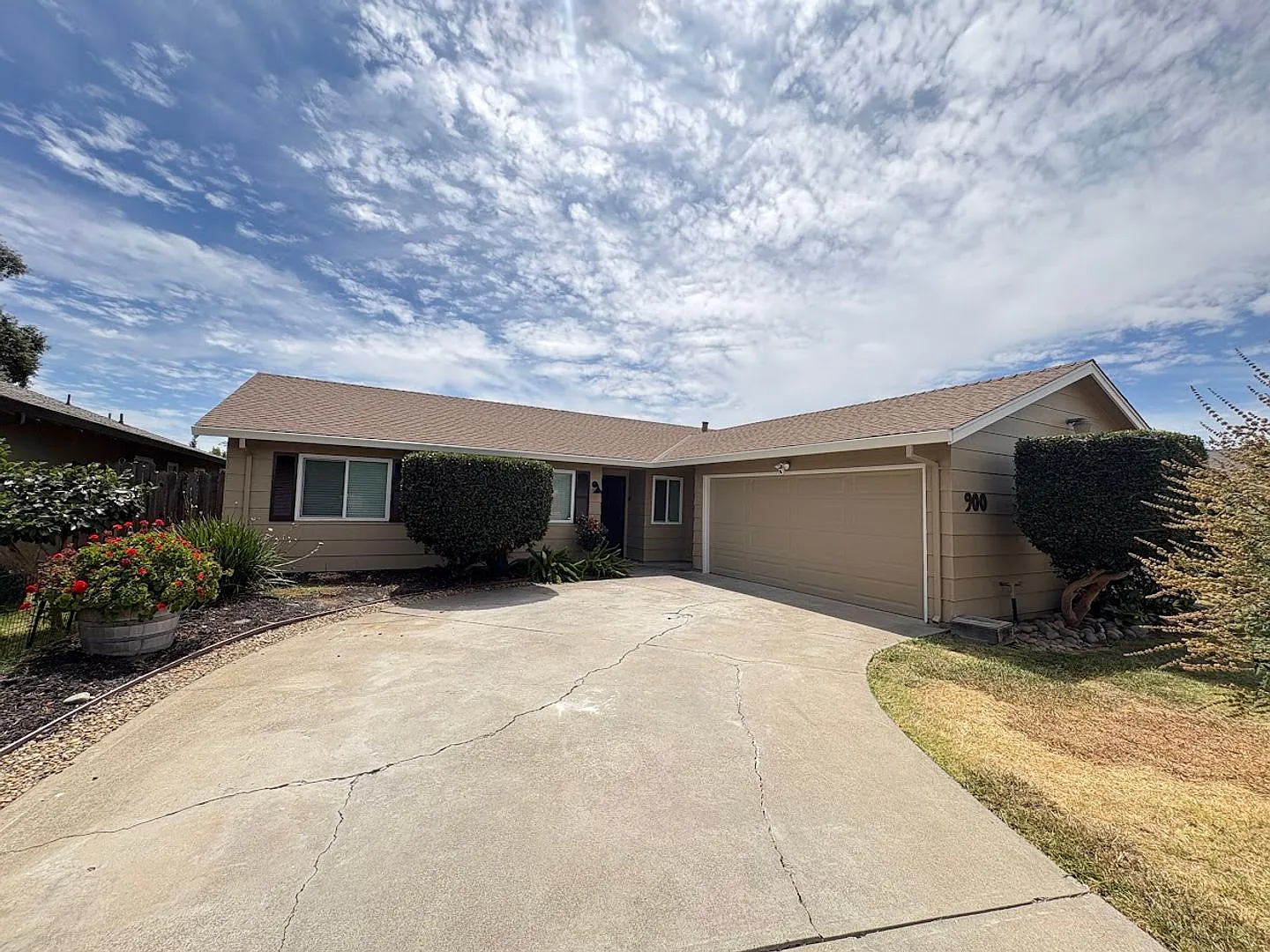 3 Bedroom, 2 Bathroom Galt Home — Photo 1