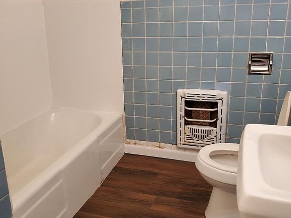 2nd image of 527 W Cass St