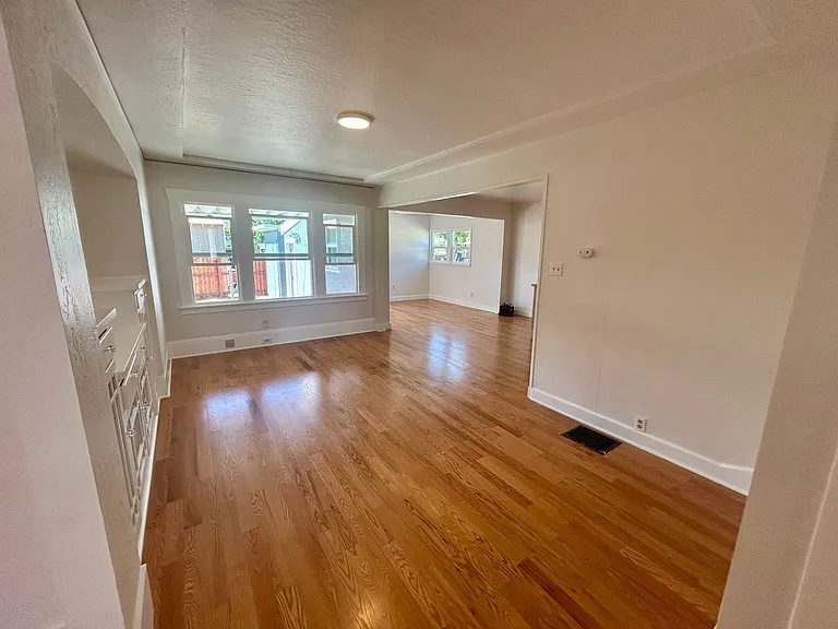 710 Grove Way — Photo 5