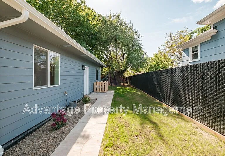 2190 SE Marion St — Photo 6