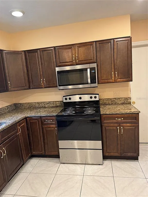 3 bed, 2.0 bath, 1414 sqft, $2,400 — Photo 4