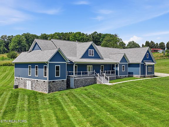 2nd image of 641 Zirkle Rd