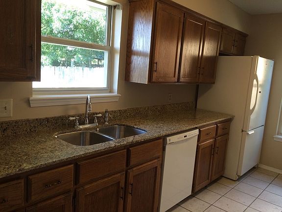 3rd image of 203 Jonathan Dr