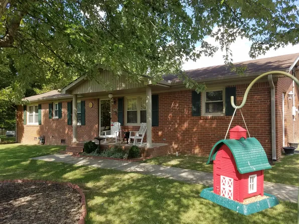 2 Park St, Fayetteville, TN 37334