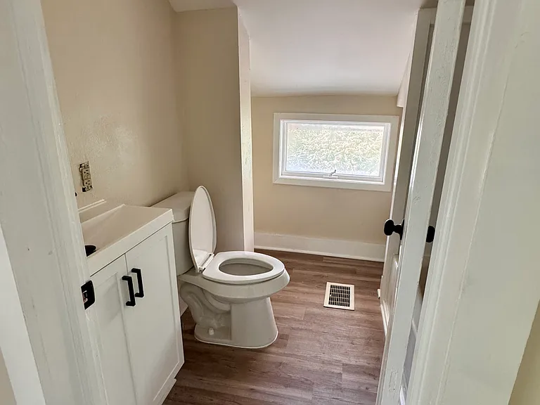 7246 Tonawanda Creek Rd — Photo 11