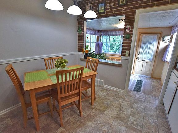 4th image of 24055 Glenbrook Blvd