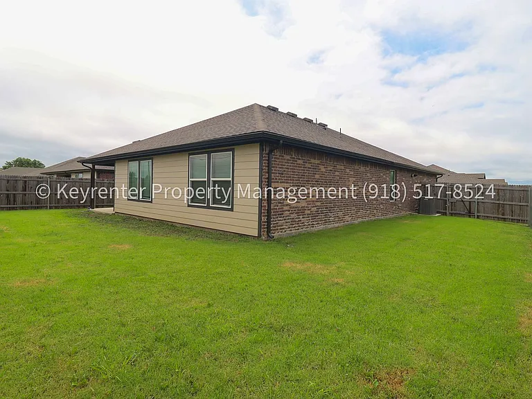 1308 Sunstone St — Photo 46