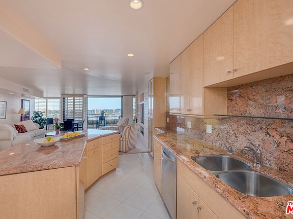 4th image of 4314 Marina City Dr
