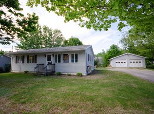 24 Hale St, Lincoln, ME 04457
