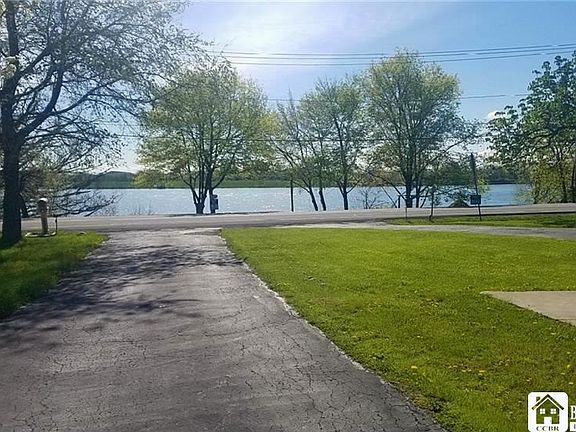 4th image of 1030 E River Rd