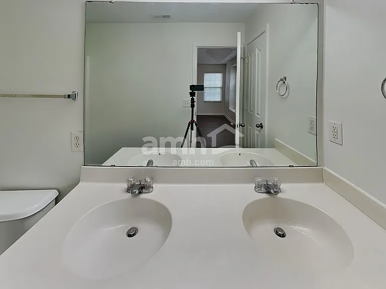 13711 Riding Hill Ave — Photo 13