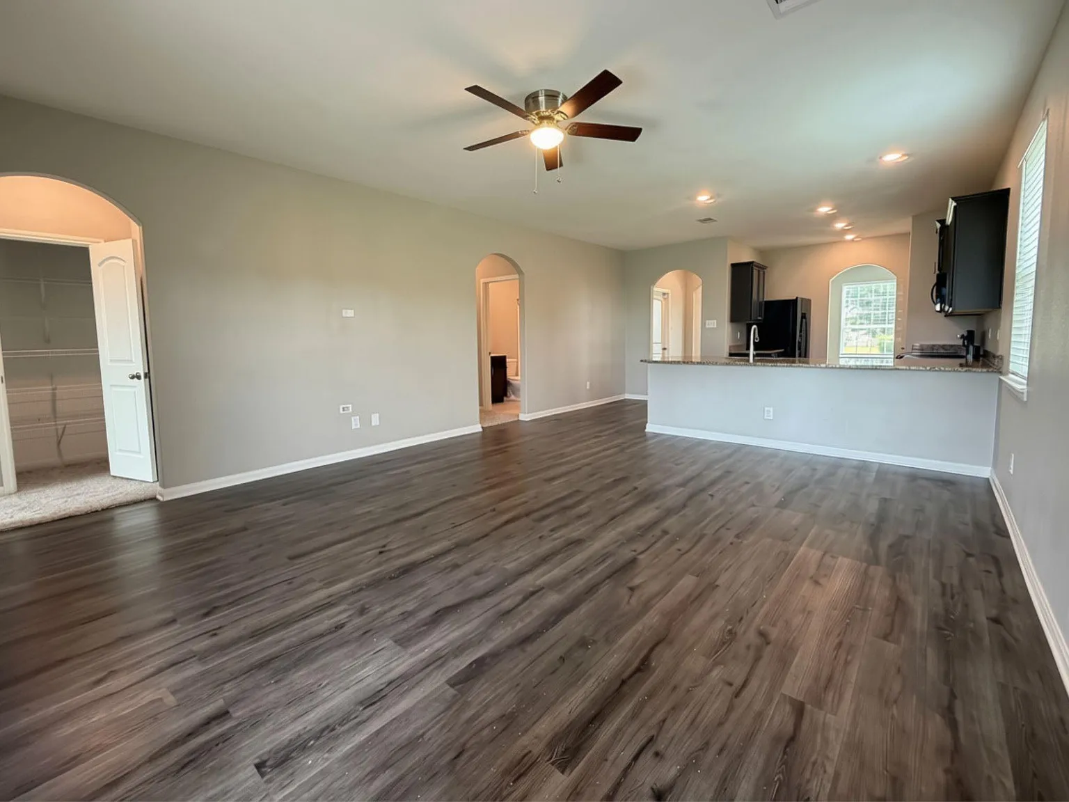 3 bed, 2.0 bath, 1575 sqft, $2,400 — Photo 3