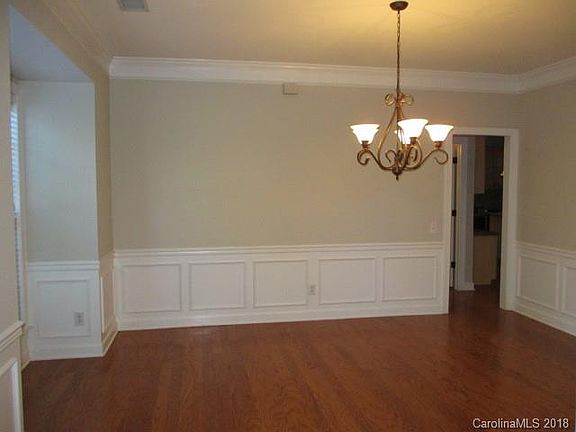 5th image of 10015 Zackery Ave