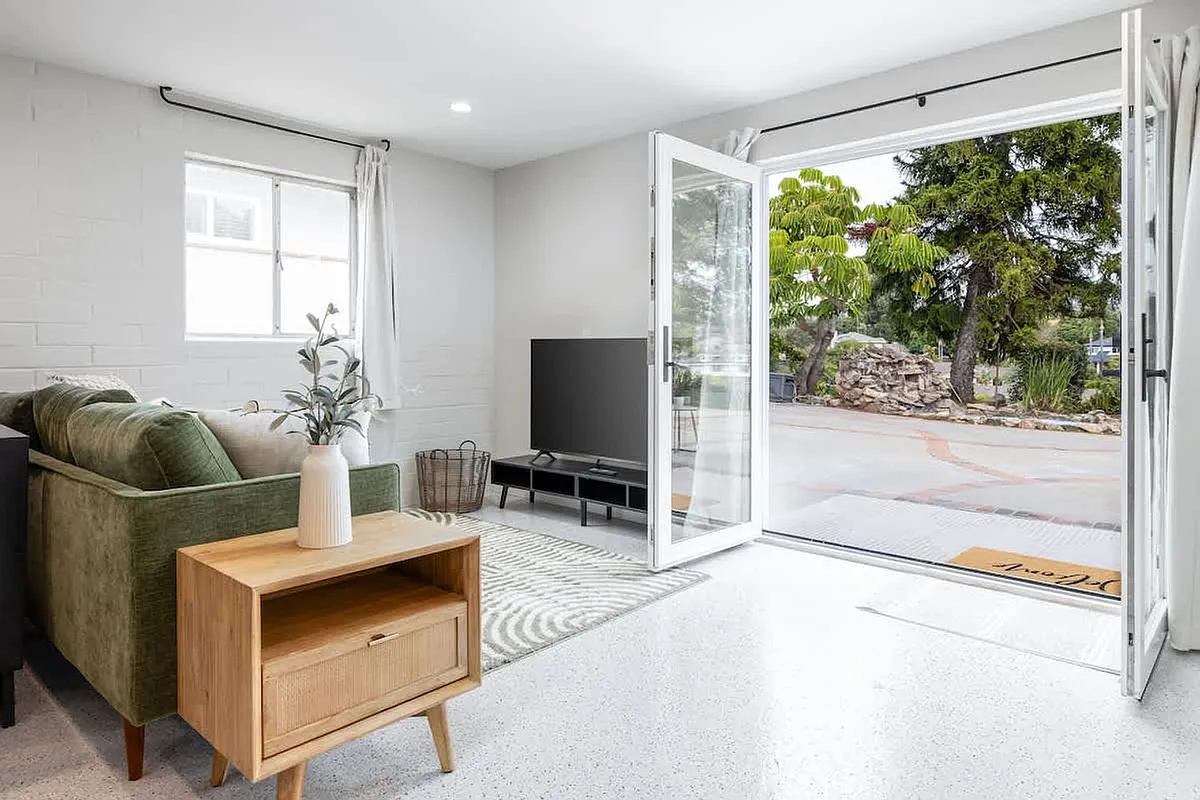 Living Room - 4000 Highland Dr #ID1353788P