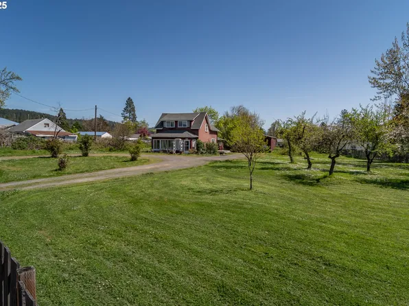 174 S Comstock Ave, Sutherlin, OR 97479
