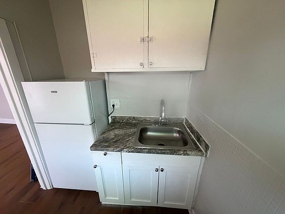 4th image of 2526-30 Bellevue Ave #26-F