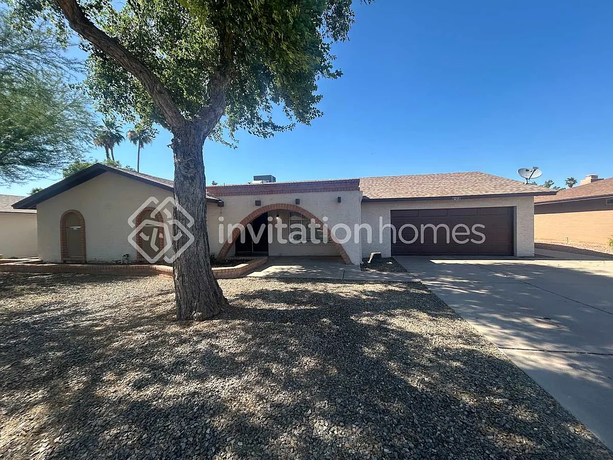 Photo 1 of 18 - 5216 W Laurie Ln - Glendale, AZ Primary Photo - 5216 W Laurie Ln