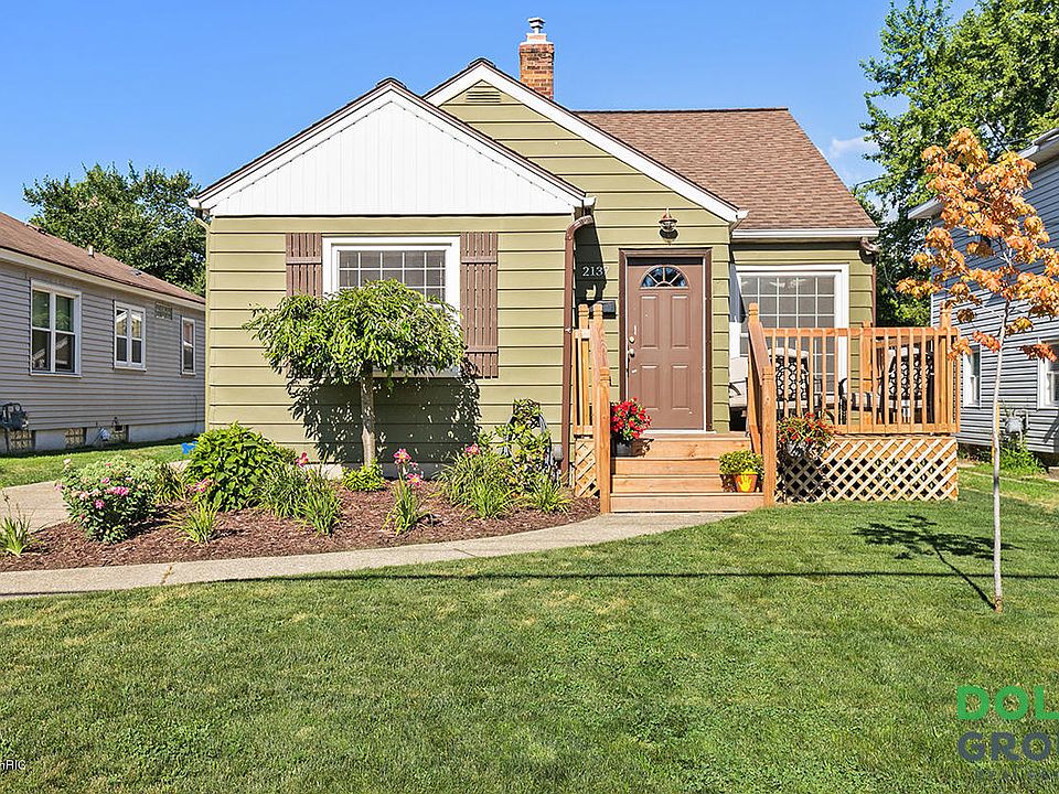 1st image of 2137 Emerald Ave NE