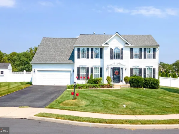 2001 Longview Ct, Pennsburg, PA 18073