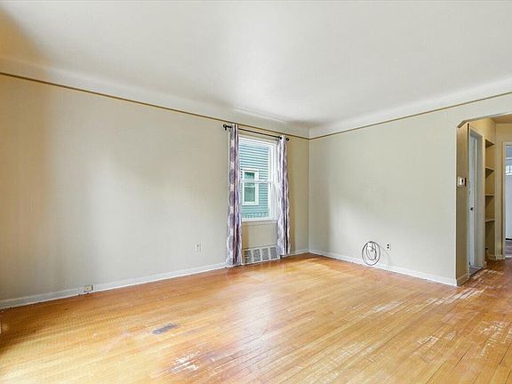 4th image of 2251 Gardner Ave