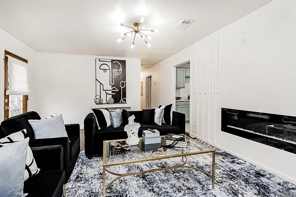 4 bed, 1350 sqft, $1,850 — Photo 2