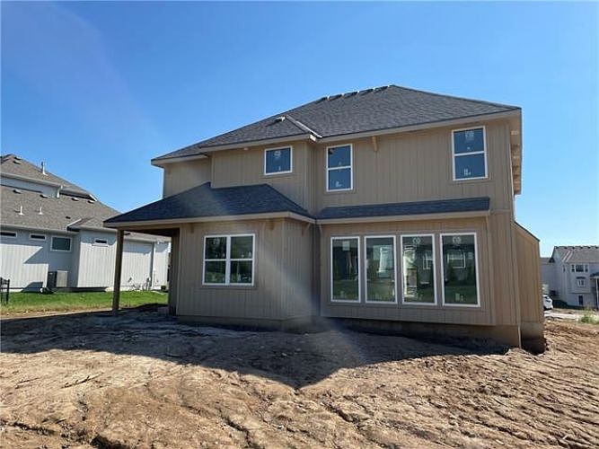 2nd image of 1824 Meadow Ln