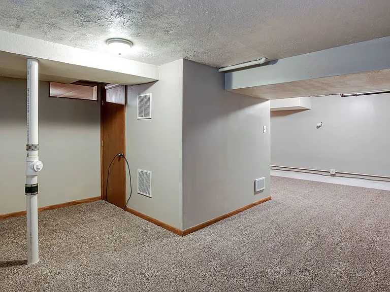 6020 Franklin St — Photo 18