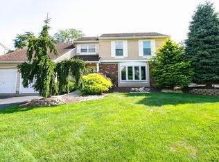 43 Alexandria Dr, Manalapan, NJ