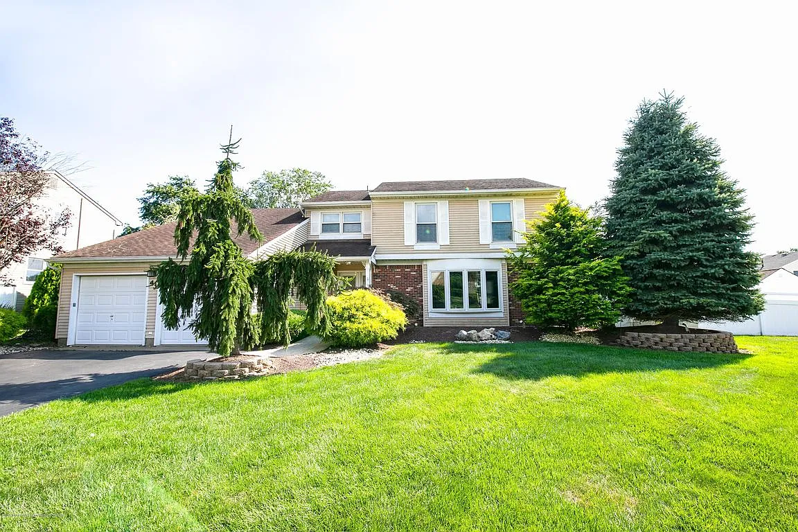 43 Alexandria Dr photo 1
