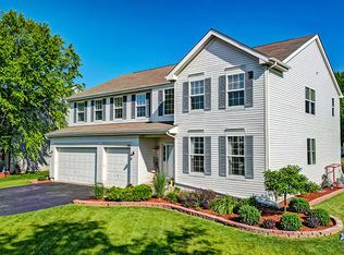 910 Limerick Ln, McHenry, IL 60050