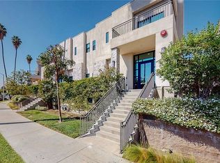 18703 Redwing St, Tarzana, CA 91356