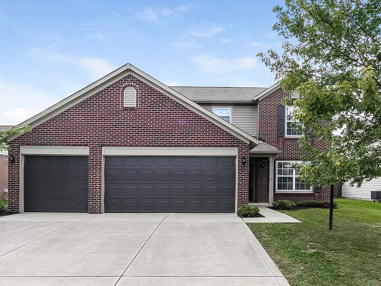 7414 Angus Way — Photo 1