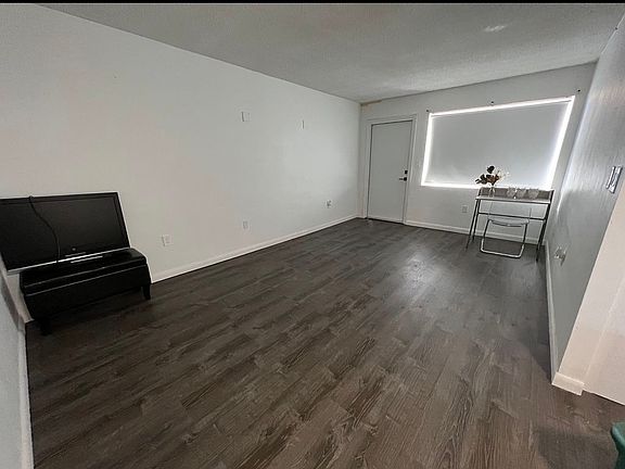 5th image of 1698 Jefferson Ave APT 37