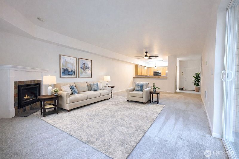 4th image of 15000 Juanita Drive NE #403