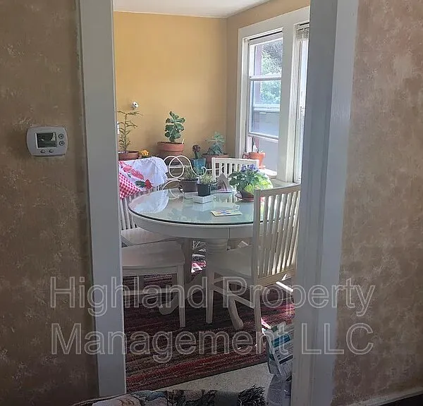 340 S Grand Ave #4 — Photo 4