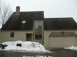 8 Boxwood Ct, Granby, CT 06035