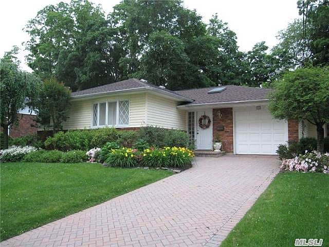 1st image of 11 Glen Ln