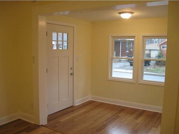 2nd image of 320 Richmond Ave