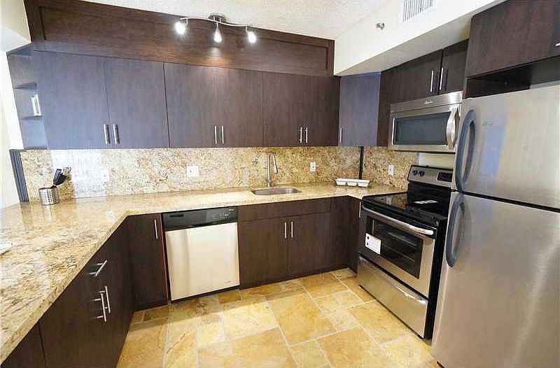 1st image of 919 Hillcrest Dr APT 202