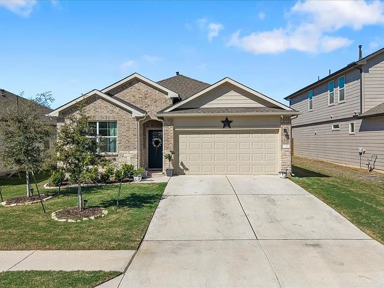 112 Rainmaker Cv — Photo 1