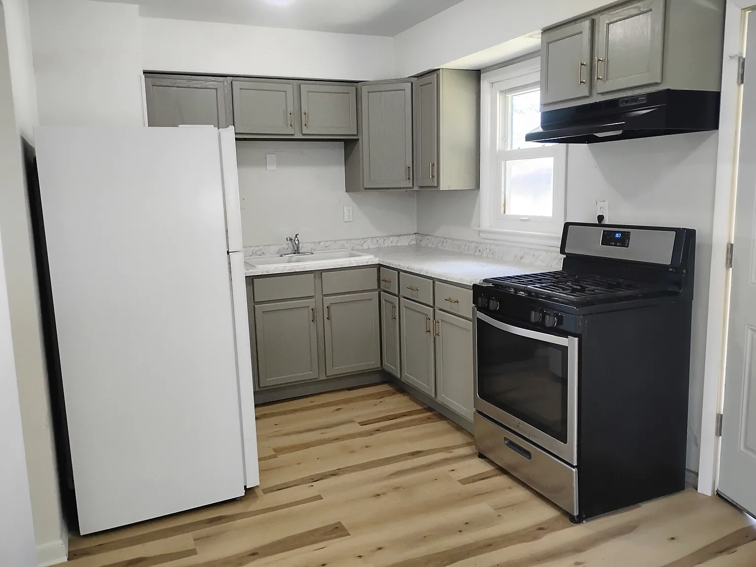 3 bed, 962 sqft, $1,400 — Photo 3