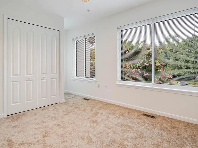 45 Queen Neva Ct #B — Photo 6