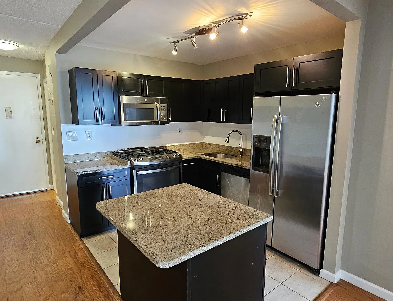1 bed, 675 sqft, $2,700 — Photo 3