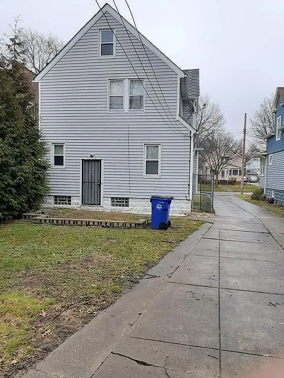 1184 E 167th St photo 1