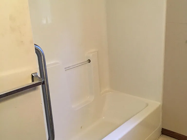 510 N Walnut St — Photo 2