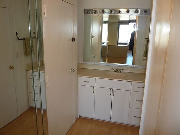 4th image of 1221 N Dearborn Pkwy #1612N