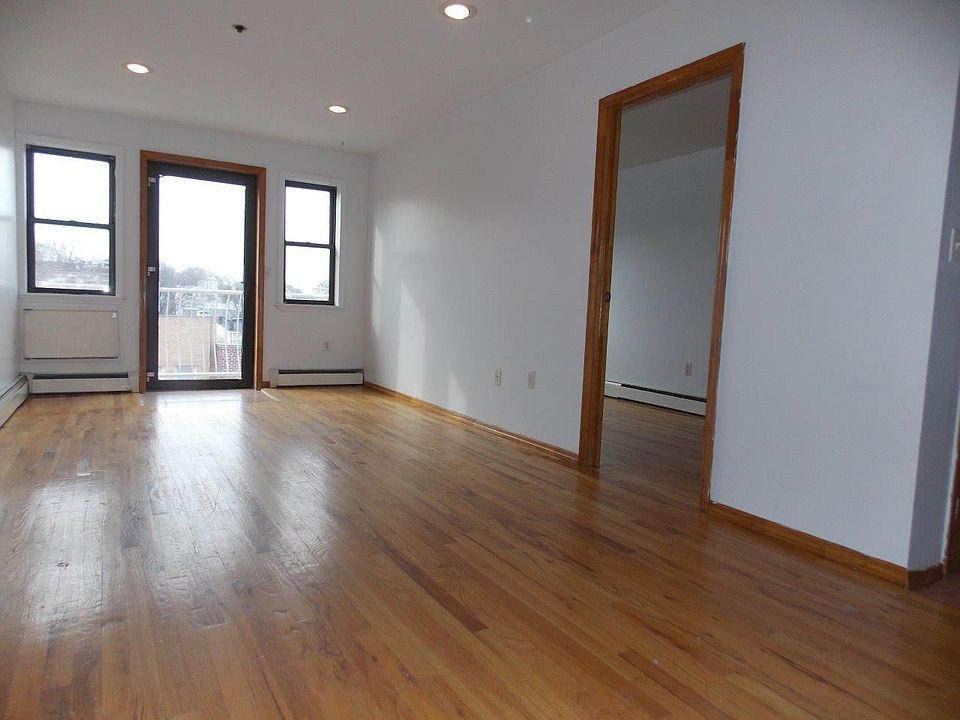 1st image of 341 20th St APT 3